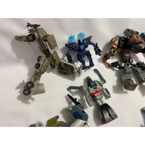 Transformers Character Collection – Generation, Robots in Disguise Studio Series - Picture 10 of 14